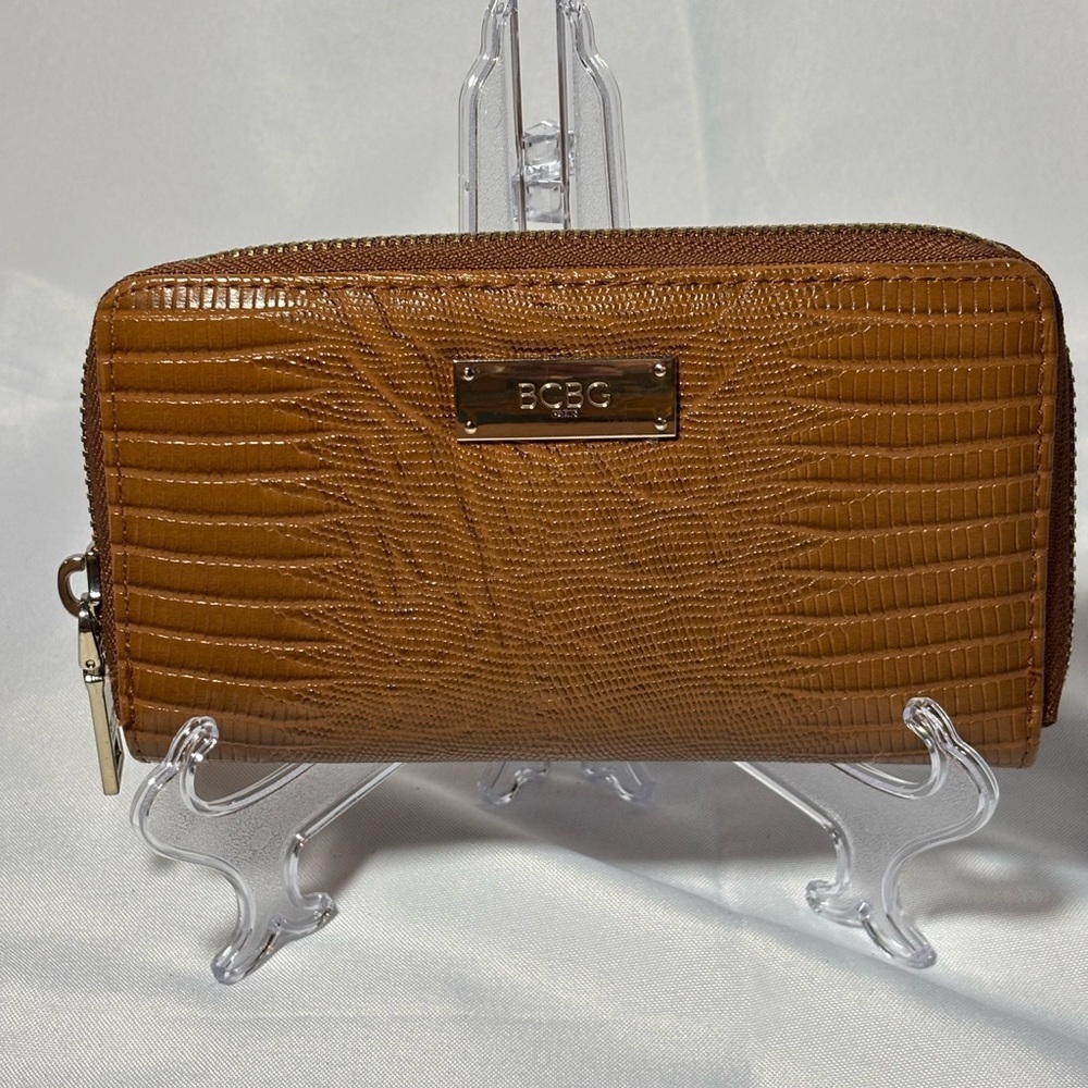 ❤️ BCBG Paris Zip-around Continental Wallet Reptile Embossed Texture